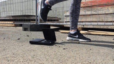 Sneaker-girl Gylvana – Play-station Crush With Nike Boots